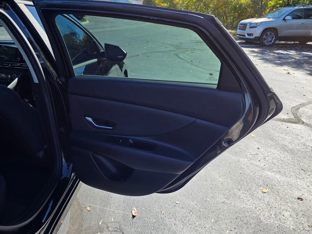 Used 2022 Hyundai Elantra SEL w/ Convenience Package image 34