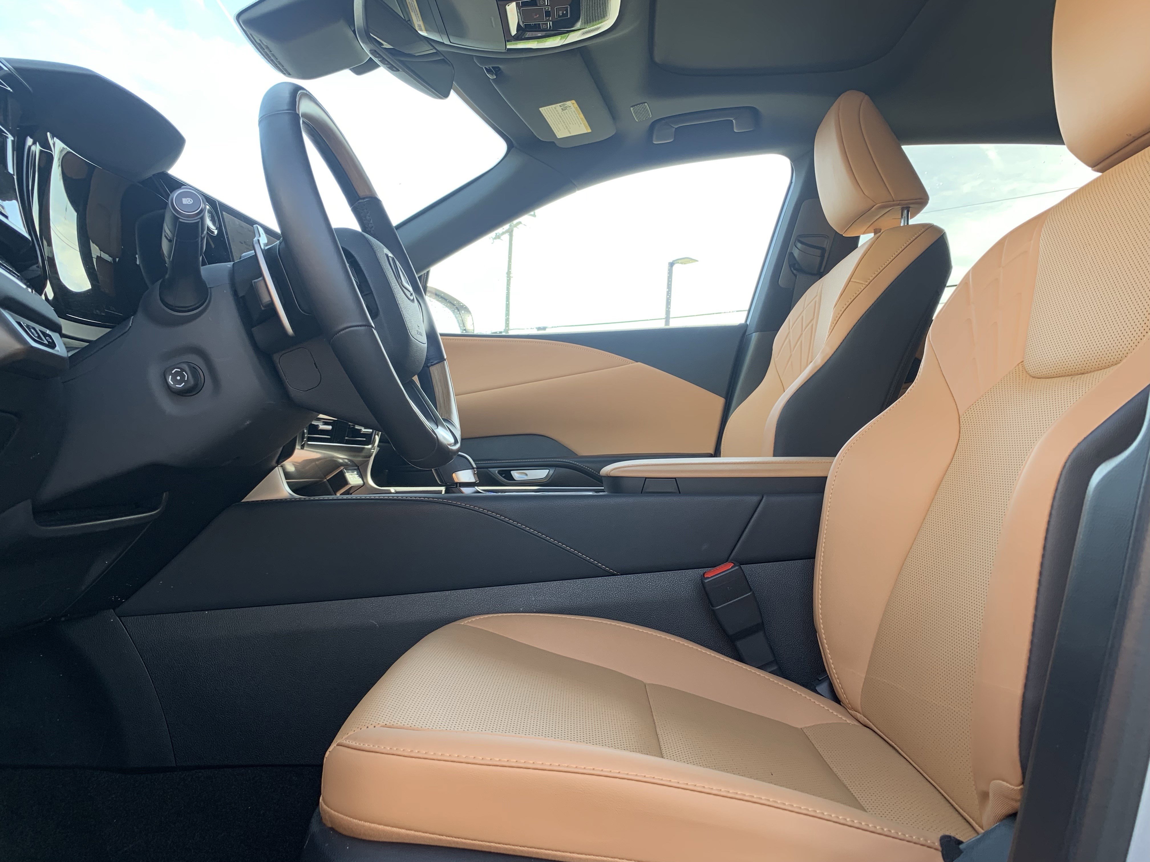 Used 2025 Lexus RX 350 Premium w/ Accessory Package (Z1) image 16