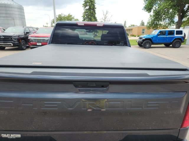 Used 2022 Chevrolet Silverado 1500 LT AWD/4WD image 5