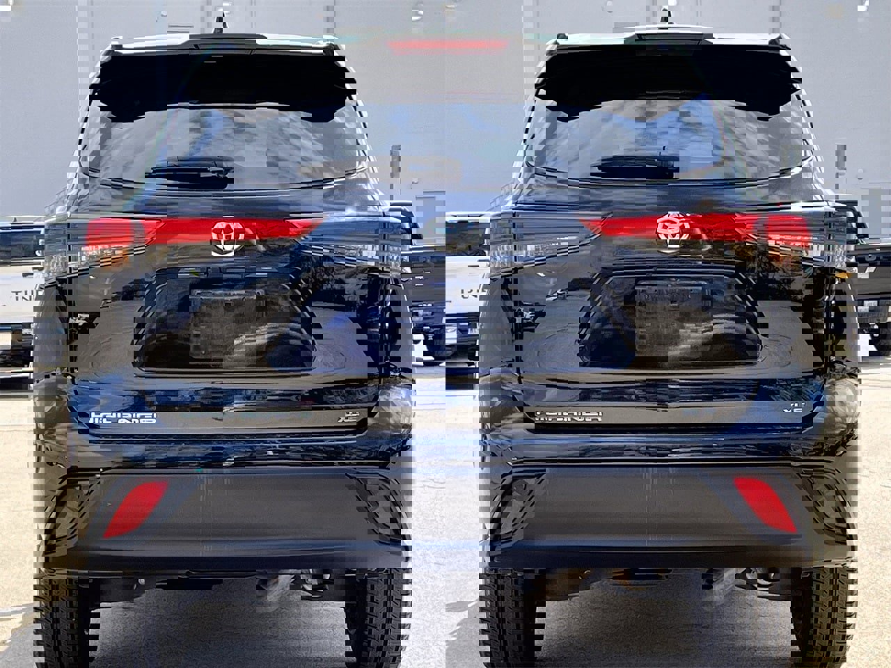 Used 2023 Toyota Highlander XLE image 5