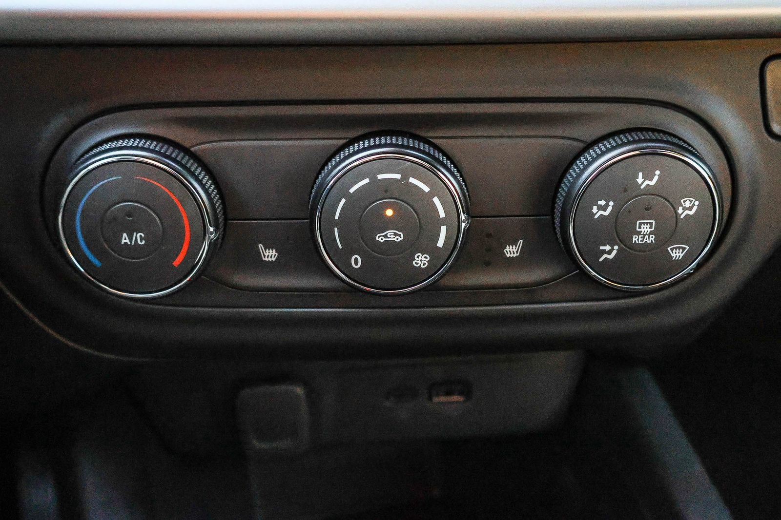 Used 2025 Chevrolet Trax RS image 38