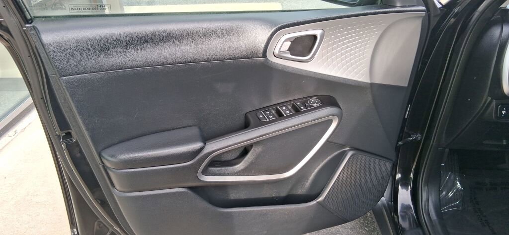 Used 2023 Kia Soul LX w/ Option Group 015 FWD image 17