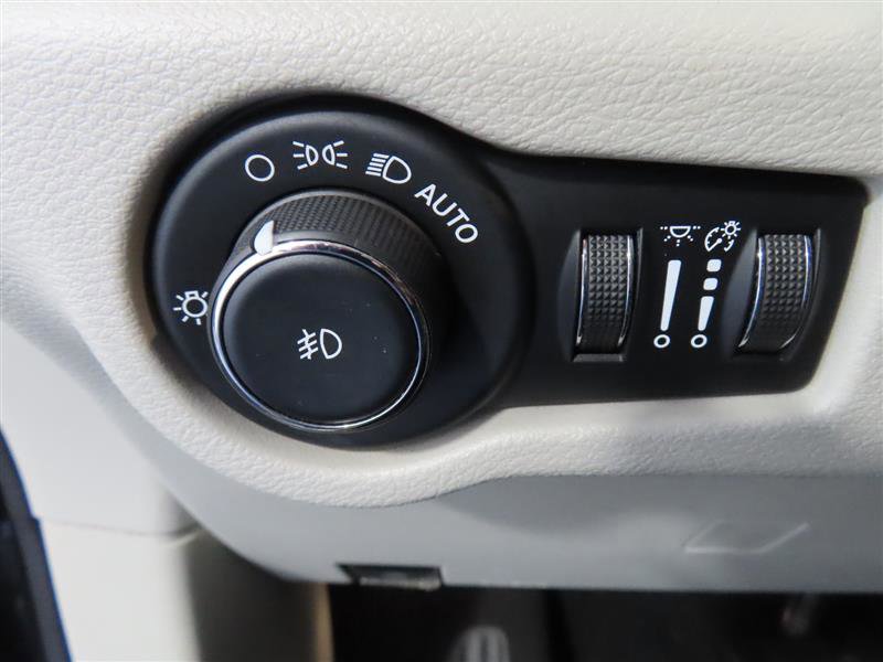 Used 2020 Chrysler Pacifica Limited FWD image 19