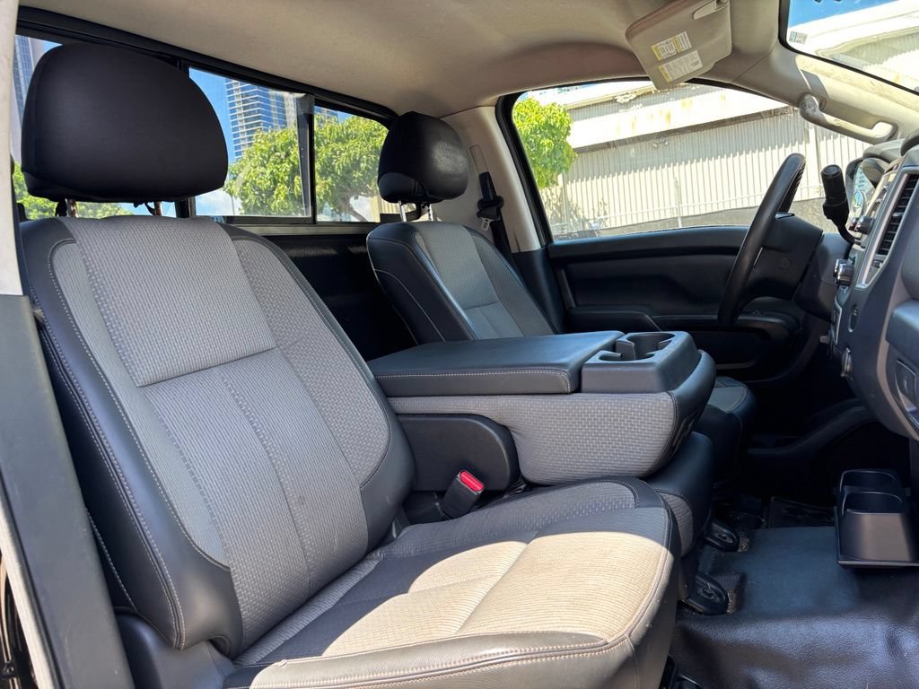 Used 2017 Nissan Titan S AWD/4WD image 11