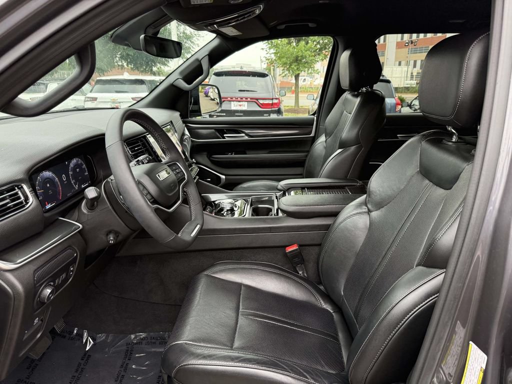 Used 2023 Jeep Wagoneer 4WD image 13