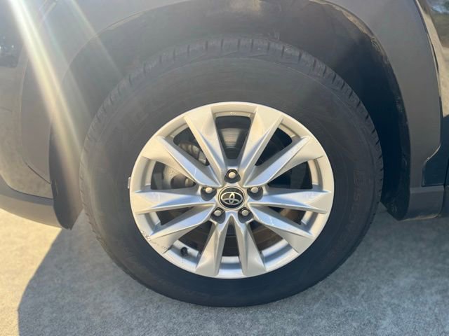 Used 2022 Toyota Corolla Cross LE image 21