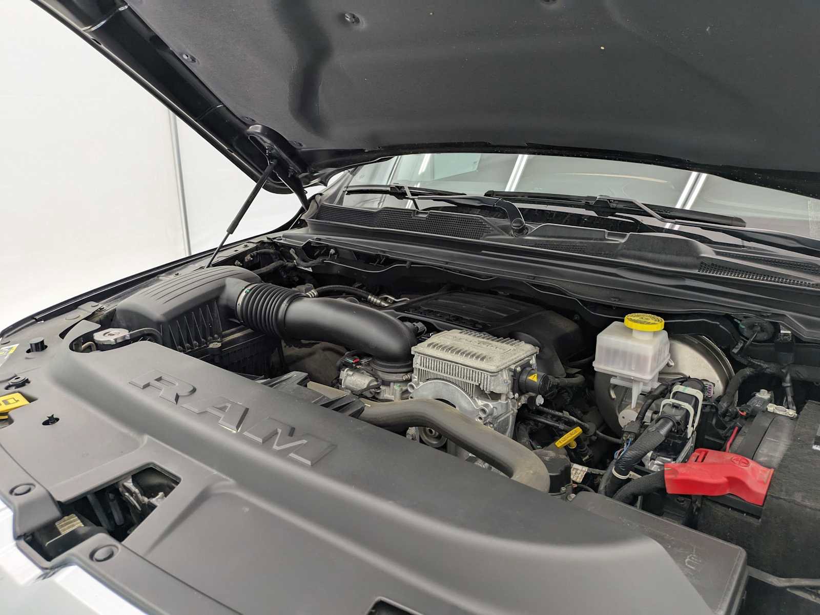 Used 2023 RAM 1500 Limited w/ Body-Colour Bumper Group AWD/4WD image 15