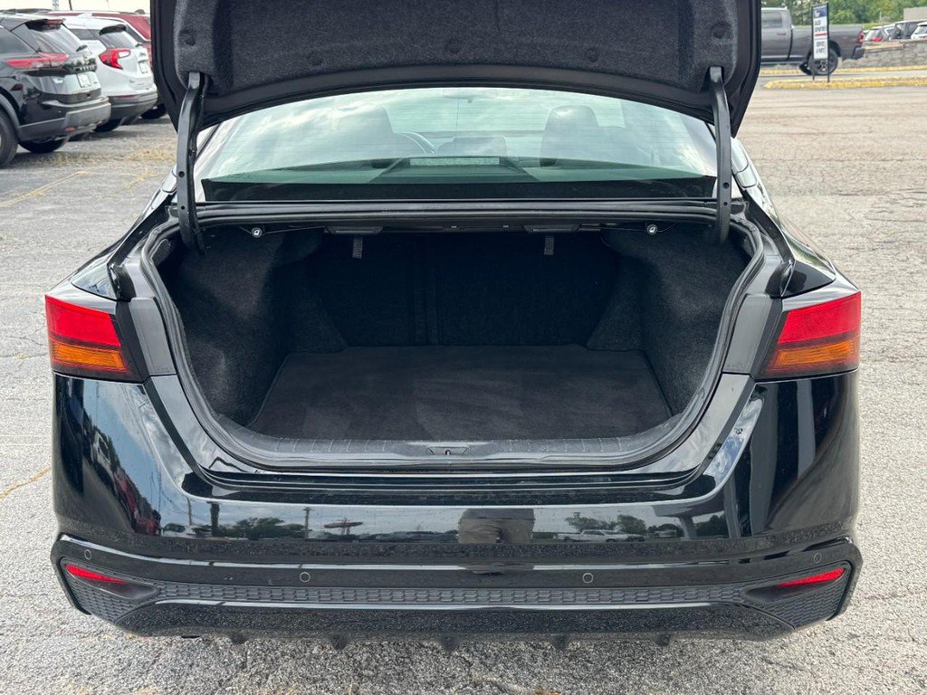 Used 2024 Nissan Altima 2.5 SV FWD image 5