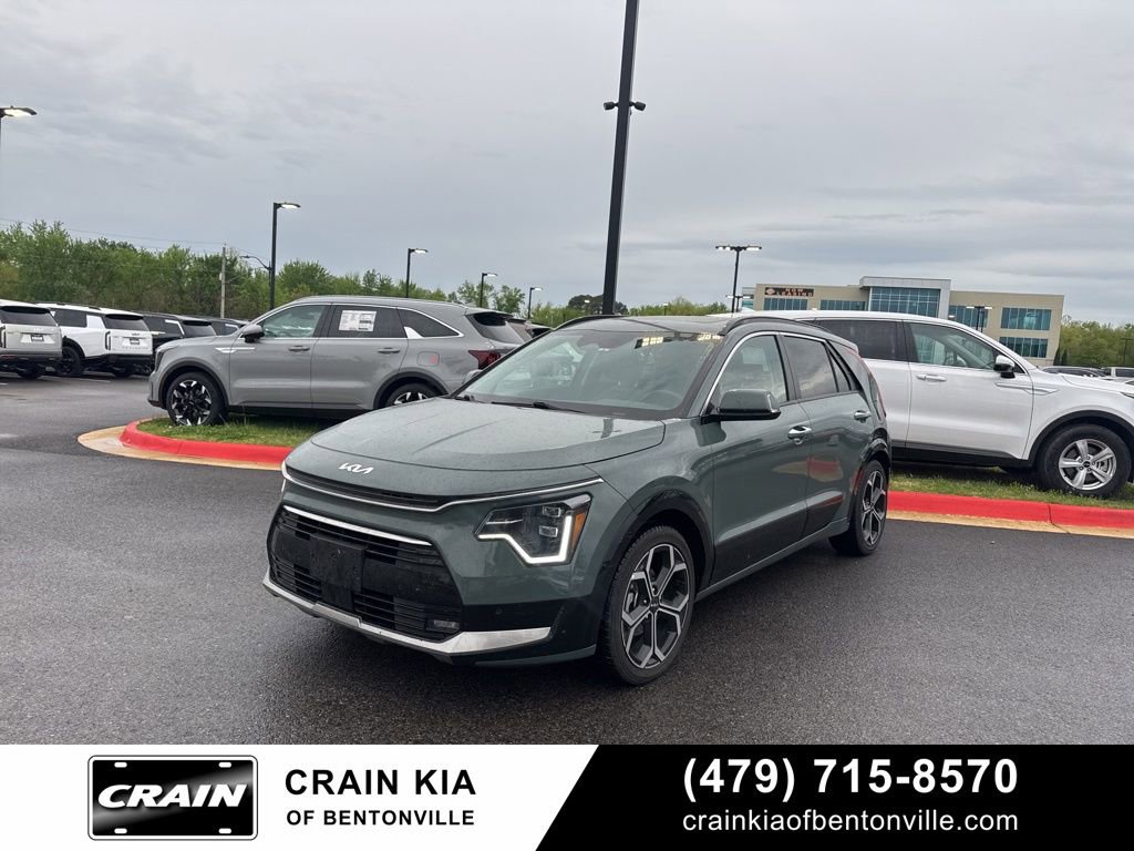Used 2023 Kia Niro SX Touring image 2