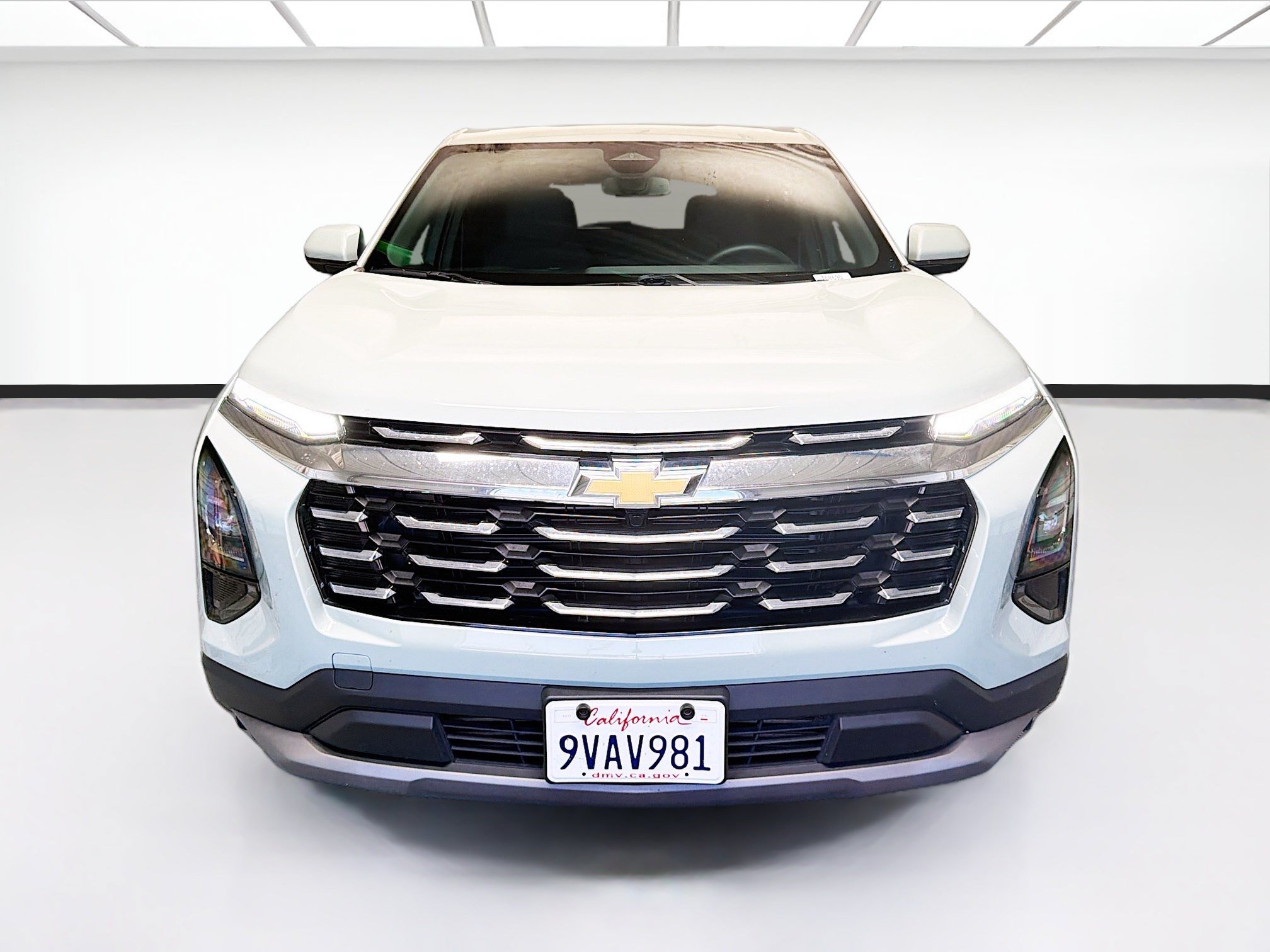 Used 2026 Chevrolet Equinox LT AWD/4WD image 2