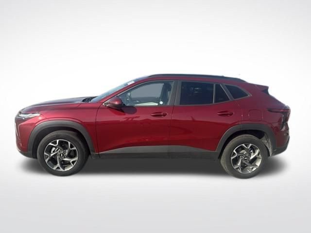 Used 2025 Chevrolet Trax LT w/ LT Convenience Package FWD image 2