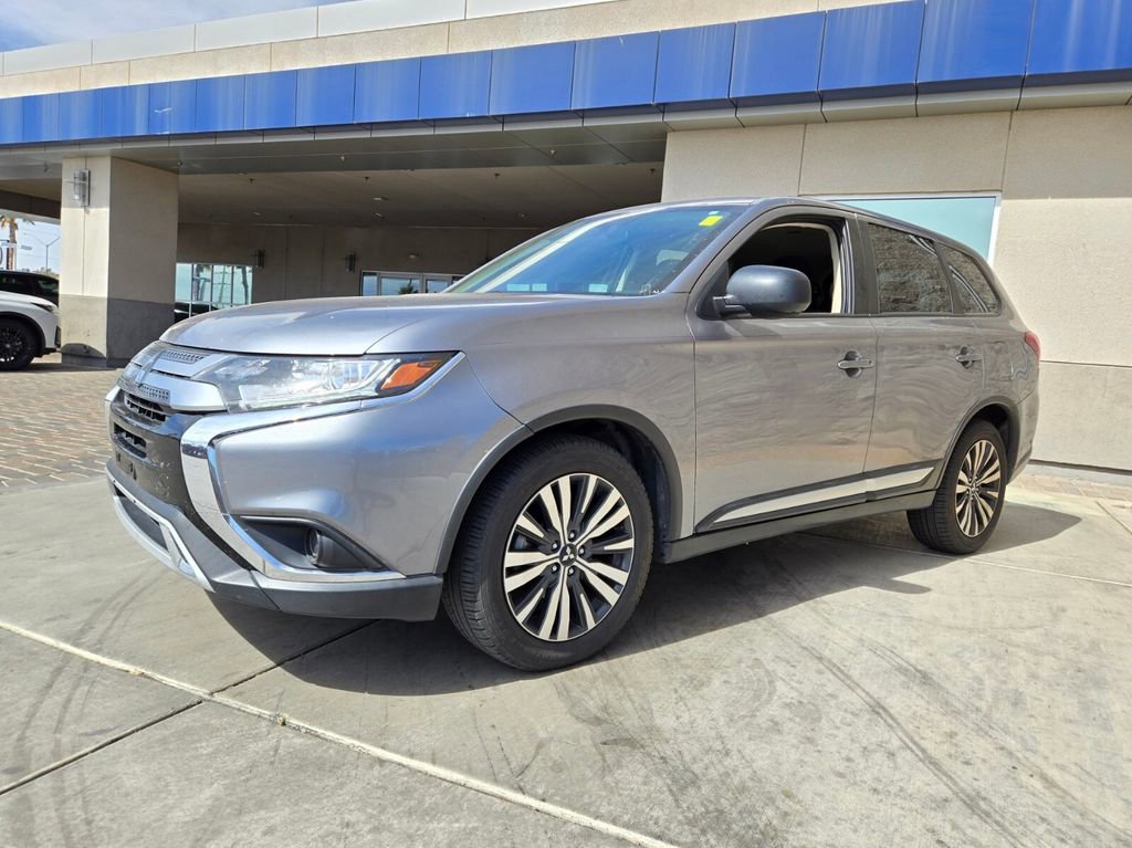 Used 2020 Mitsubishi Outlander ES FWD image 2