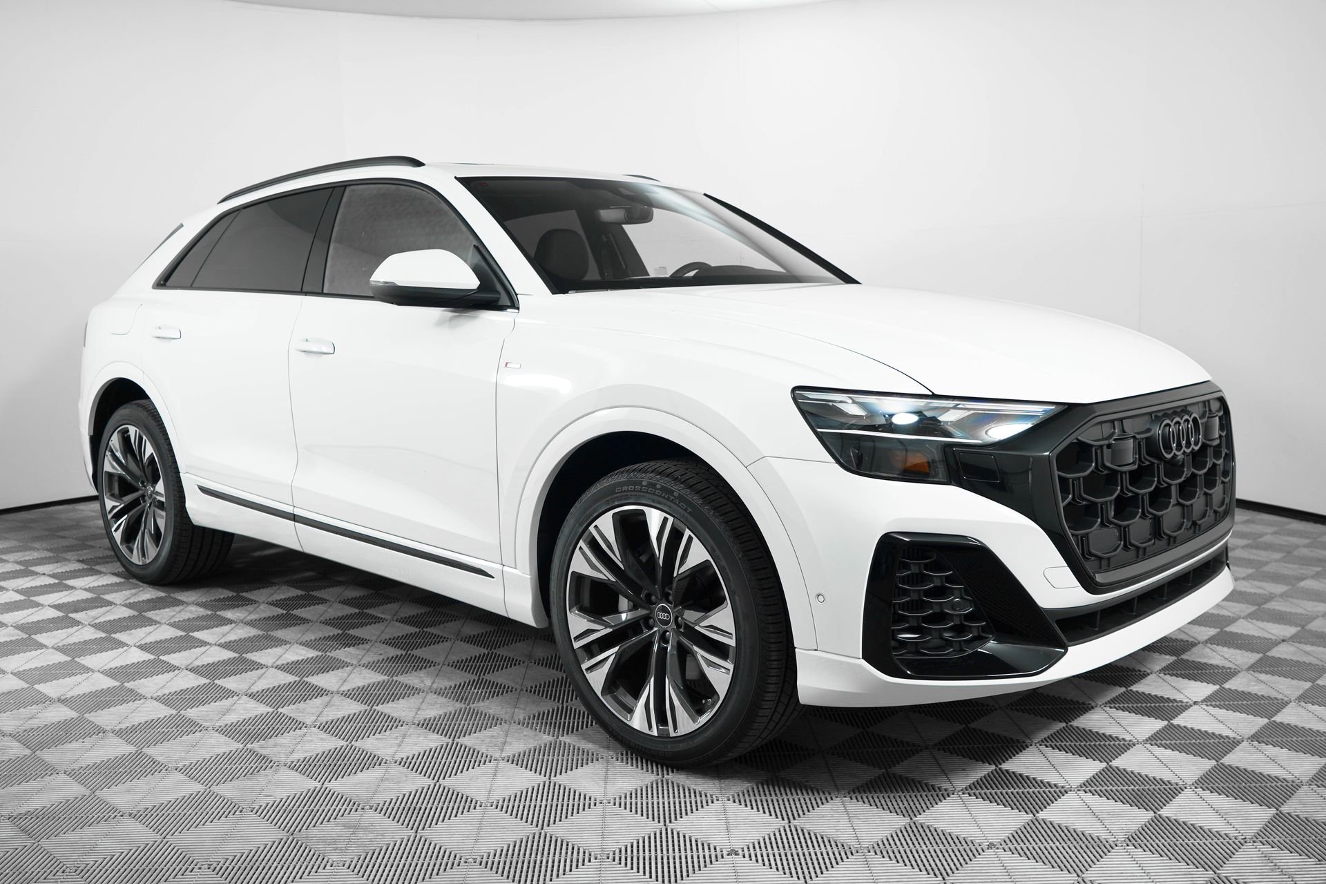 New 2025 Audi Q8 Premium Plus