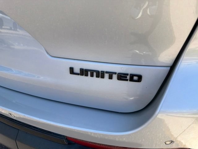 Used 2022 Jeep Grand Cherokee L Limited w/ Black Appearance Package AWD/4WD image 7