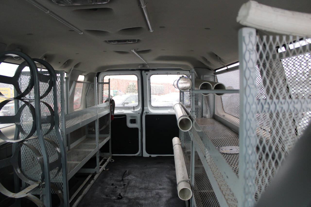 Used 2003 Ford E-350 and Econoline 350 XL image 18