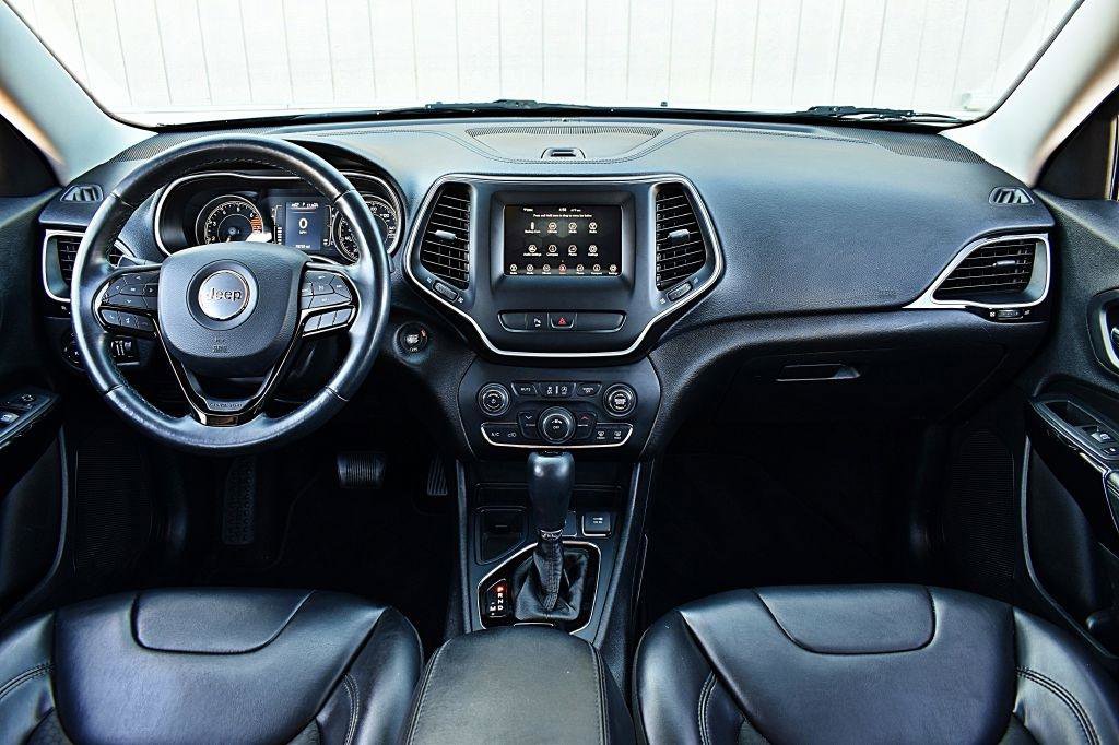 Used 2019 Jeep Cherokee Latitude Plus FWD image 23
