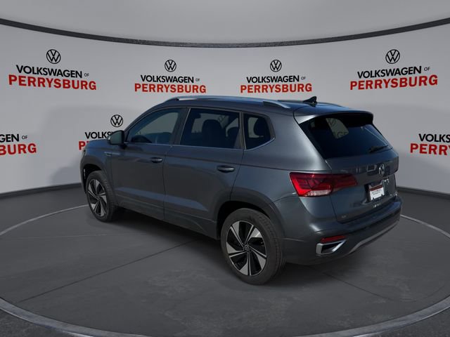 Used 2024 Volkswagen Taos SE w/ Panoramic Sunroof Package AWD/4WD image 6