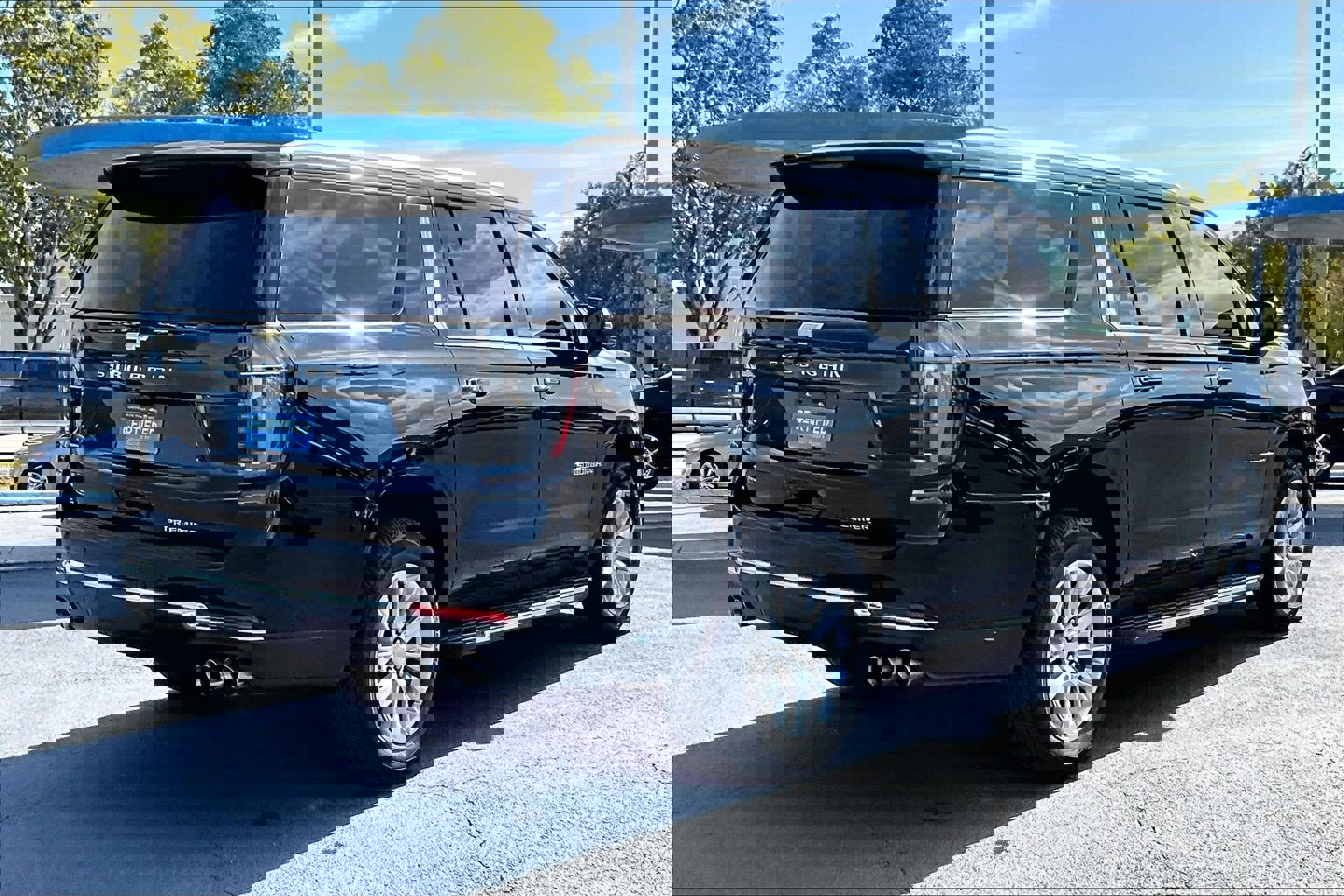 Certified 2025 Chevrolet Suburban Premier image 4