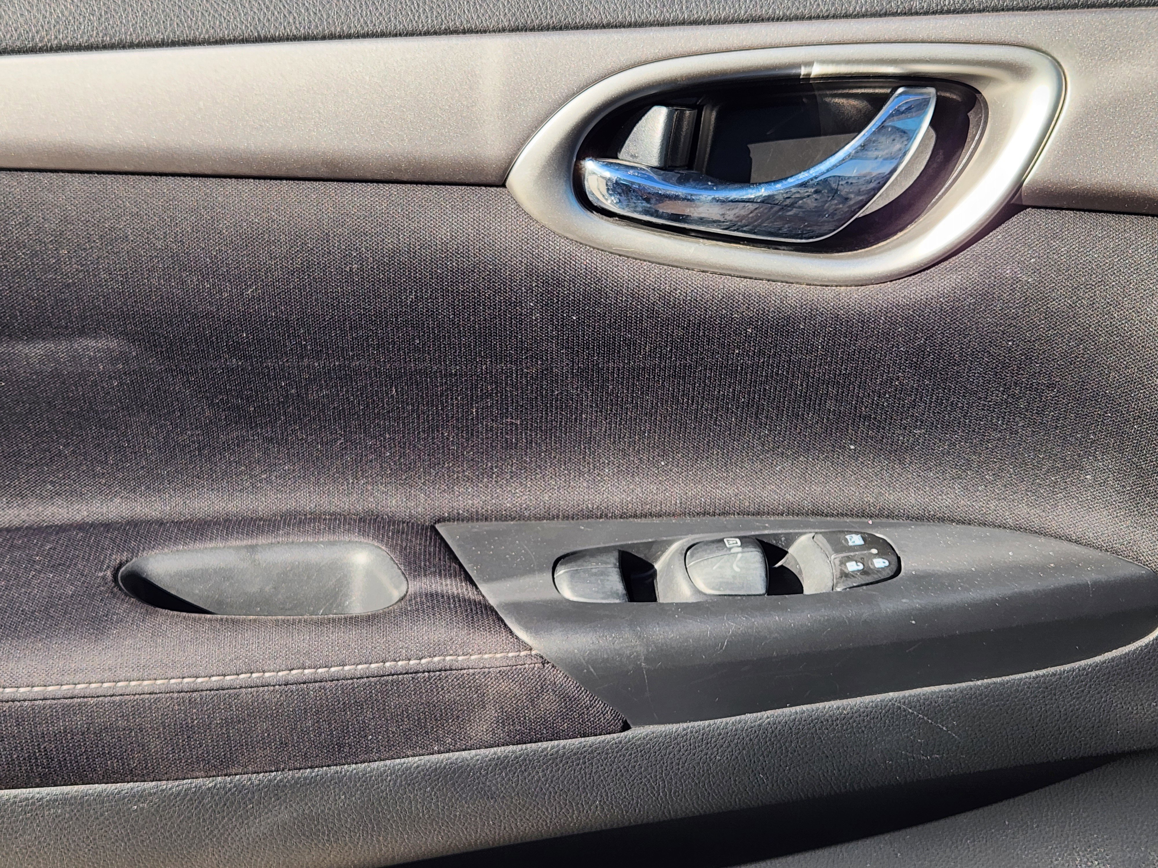 Used 2014 Nissan Sentra S image 23