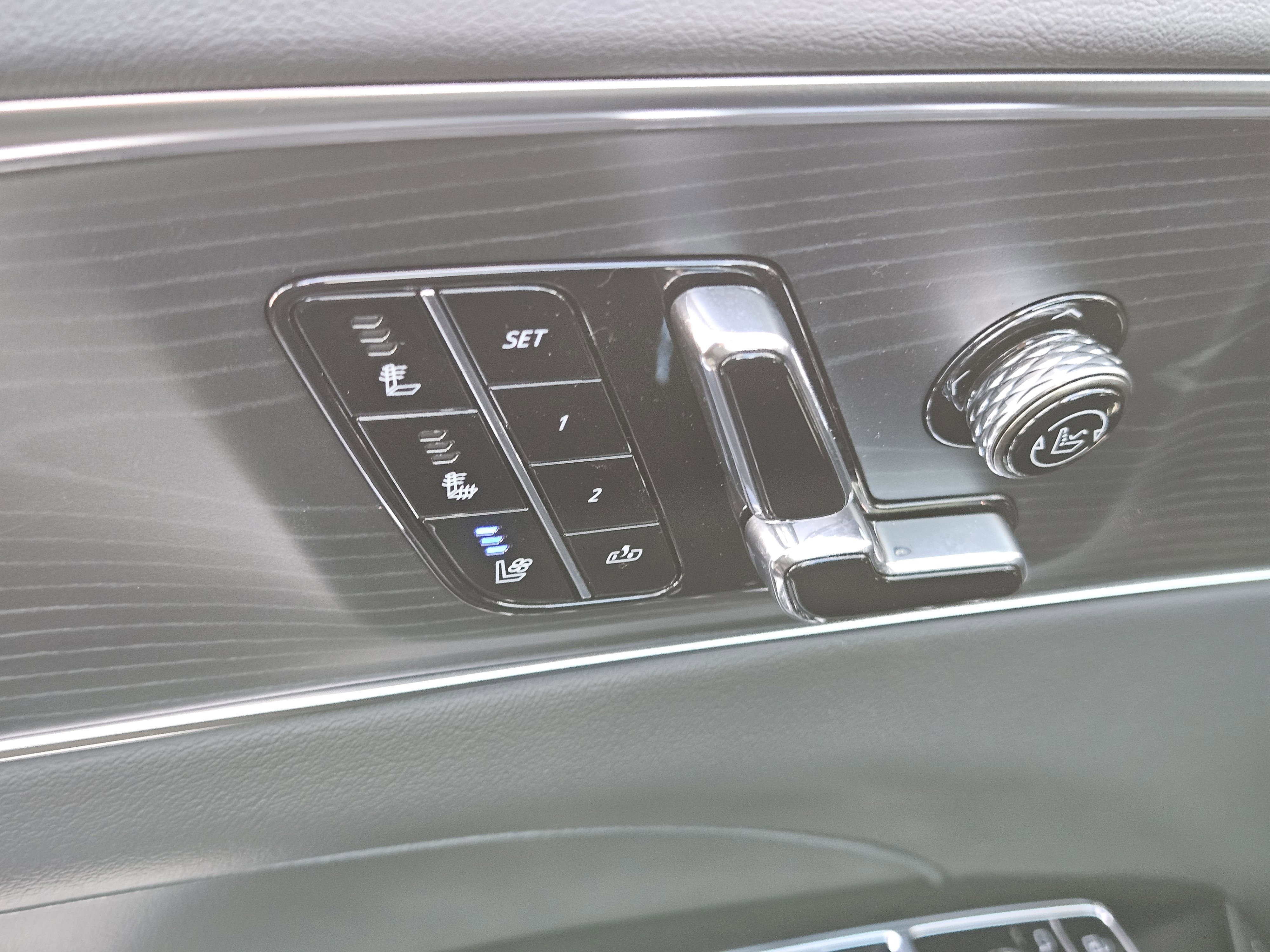 New 2026 Cadillac Lyriq V image 21