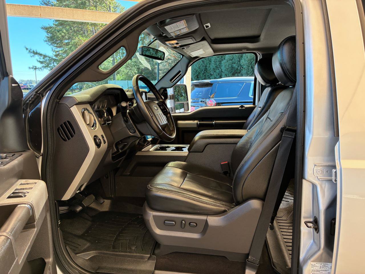 Used 2015 Ford F250 Lariat w/ Lariat Ultimate Package AWD/4WD image 15
