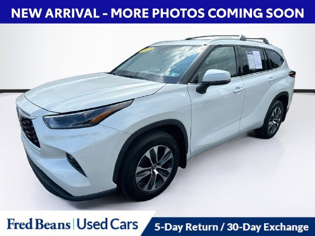 Used 2022 Toyota Highlander XLE AWD/4WD image 3