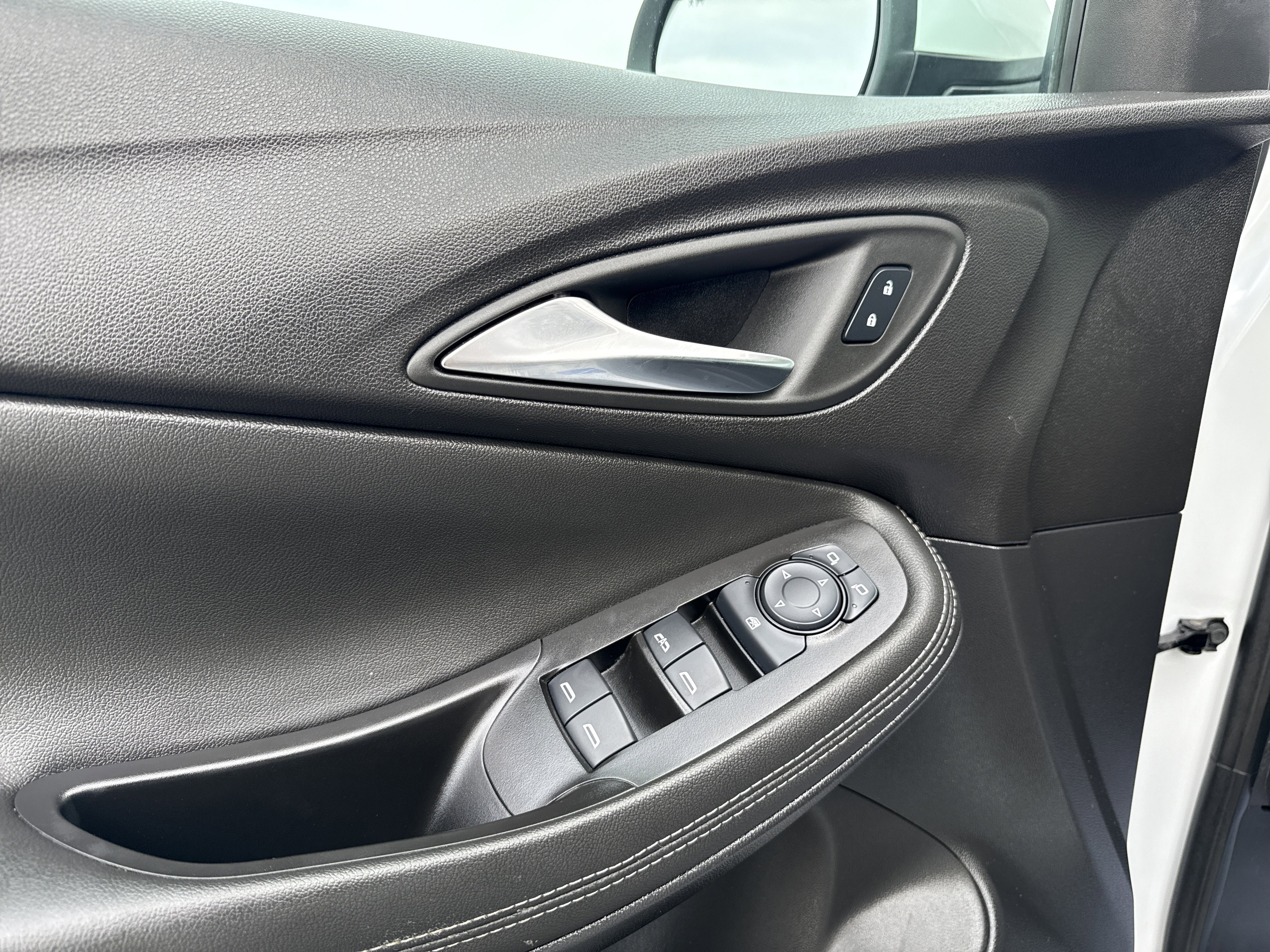 Used 2024 Buick Encore GX Sport Touring image 14