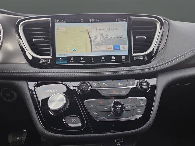 New 2026 Chrysler Pacifica Select image 9