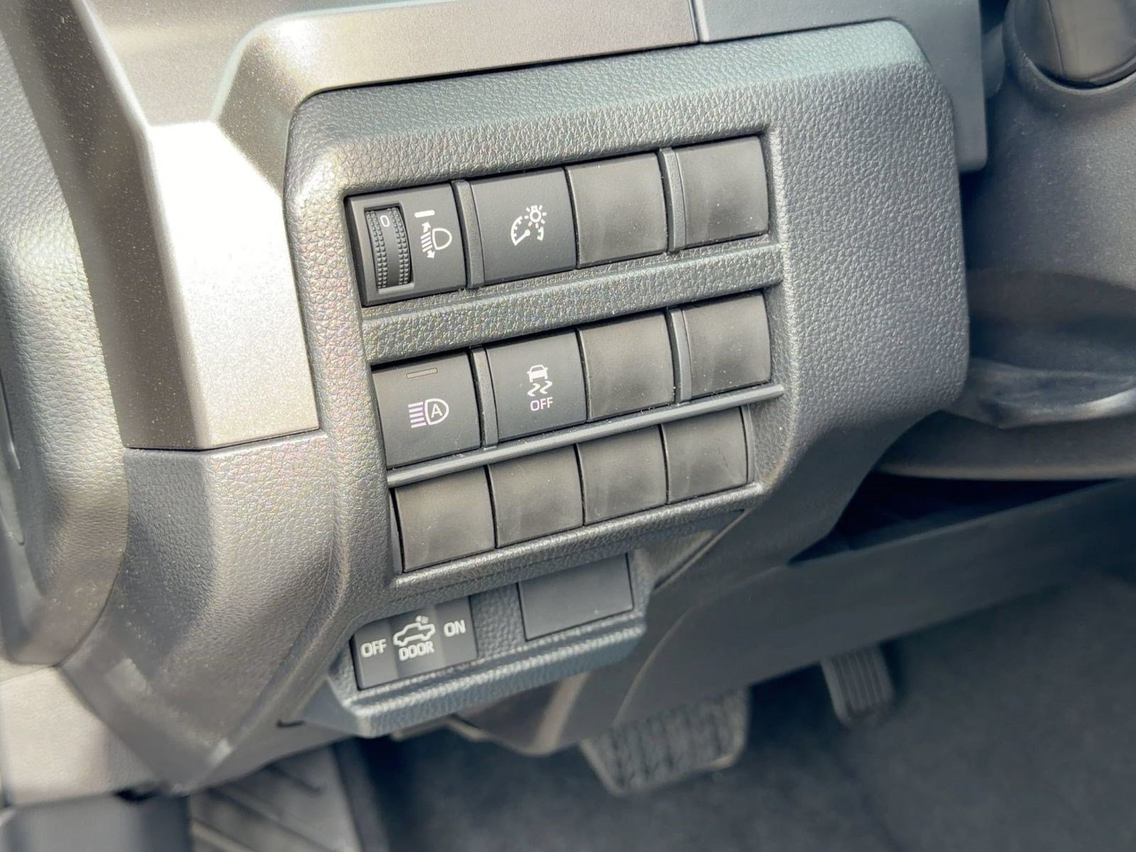 Used 2025 Toyota Tacoma SR5 AWD/4WD image 16
