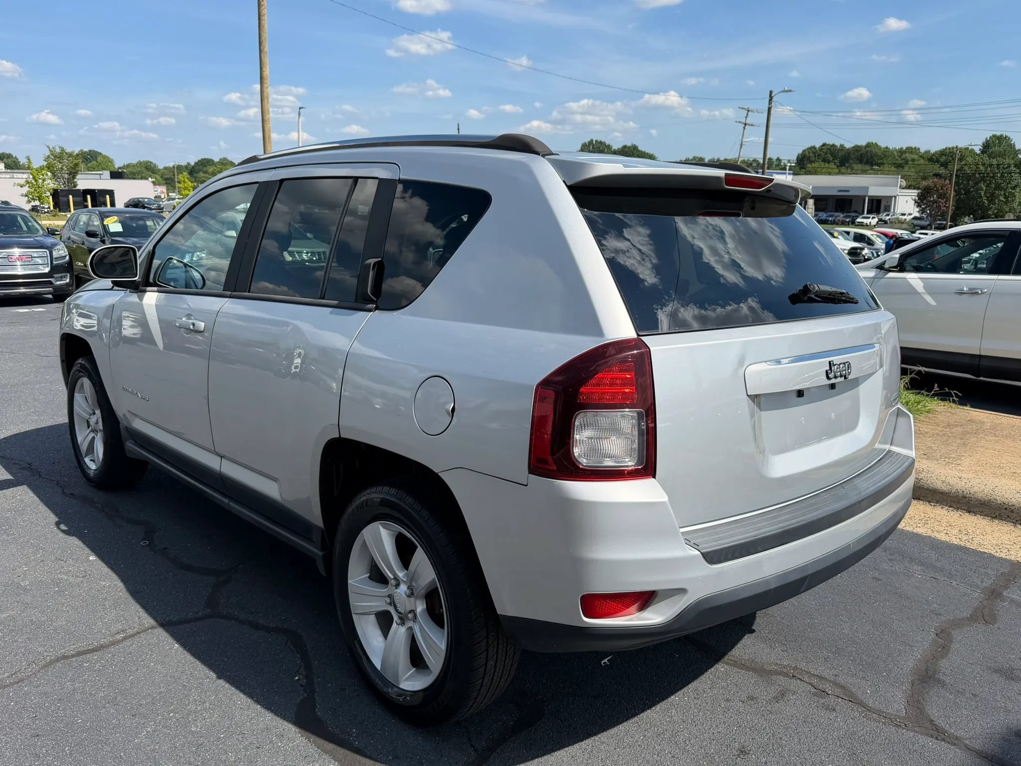 Used 2014 Jeep Compass Latitude FWD image 5