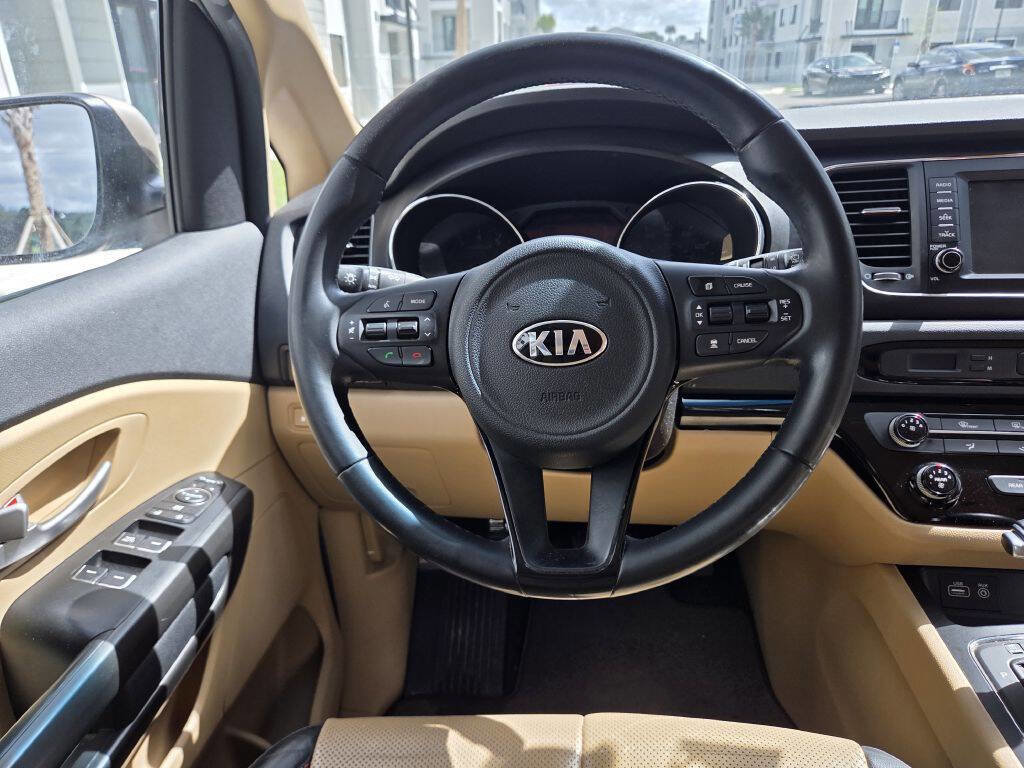 Used 2017 Kia Sedona LX w/ LX Essentials Premium Package image 40
