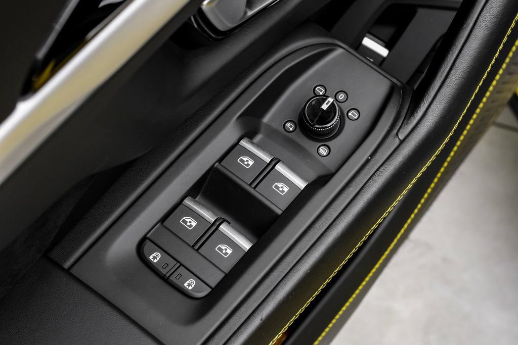 Used 2022 Lamborghini Urus AWD/4WD image 37