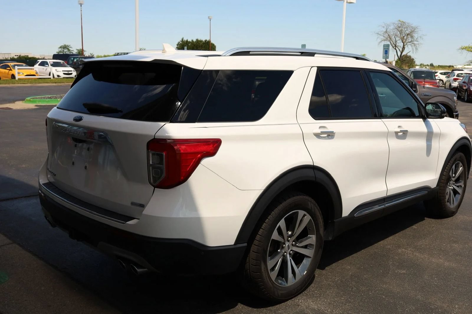Used 2020 Ford Explorer Platinum w/ Premium Technology Package AWD/4WD image 5