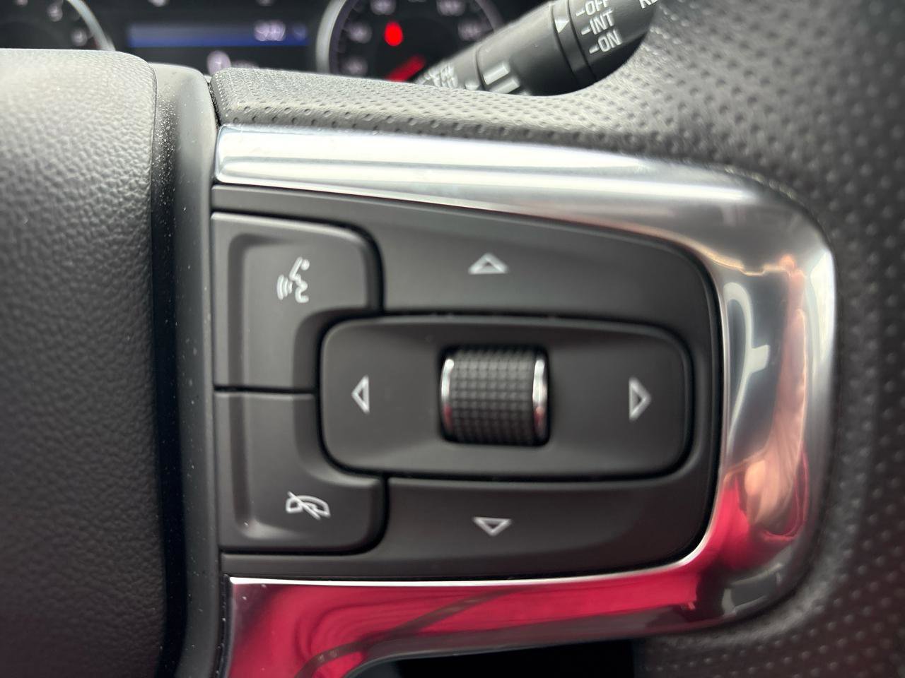 Used 2024 Chevrolet Blazer LT w/ Convenience Package image 12