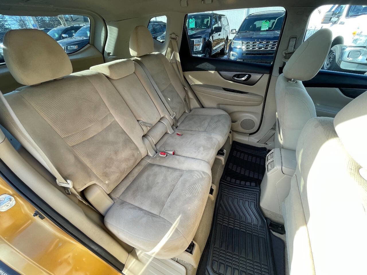 Used 2015 Nissan Rogue SV w/ SV Moonroof Package image 32