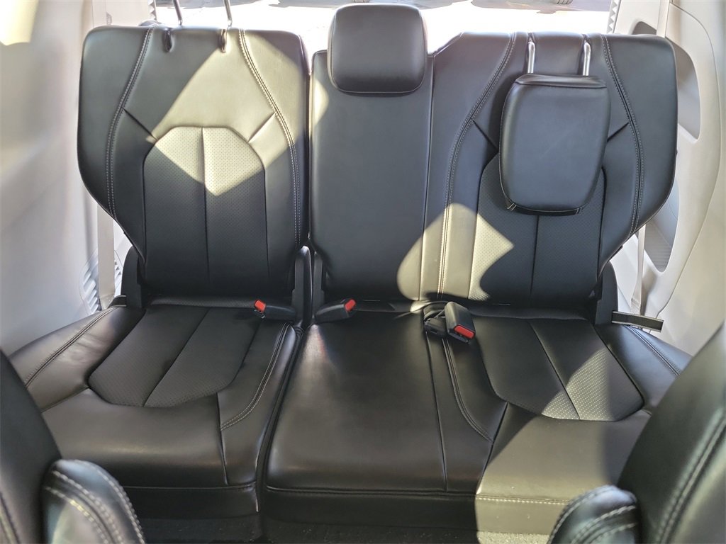 Used 2024 Chrysler Pacifica Touring-L image 24