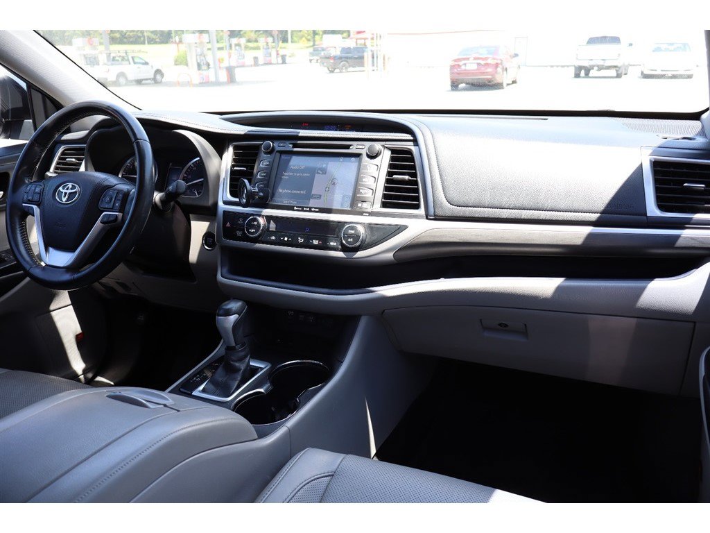 Used 2017 Toyota Highlander FWD V6 image 37
