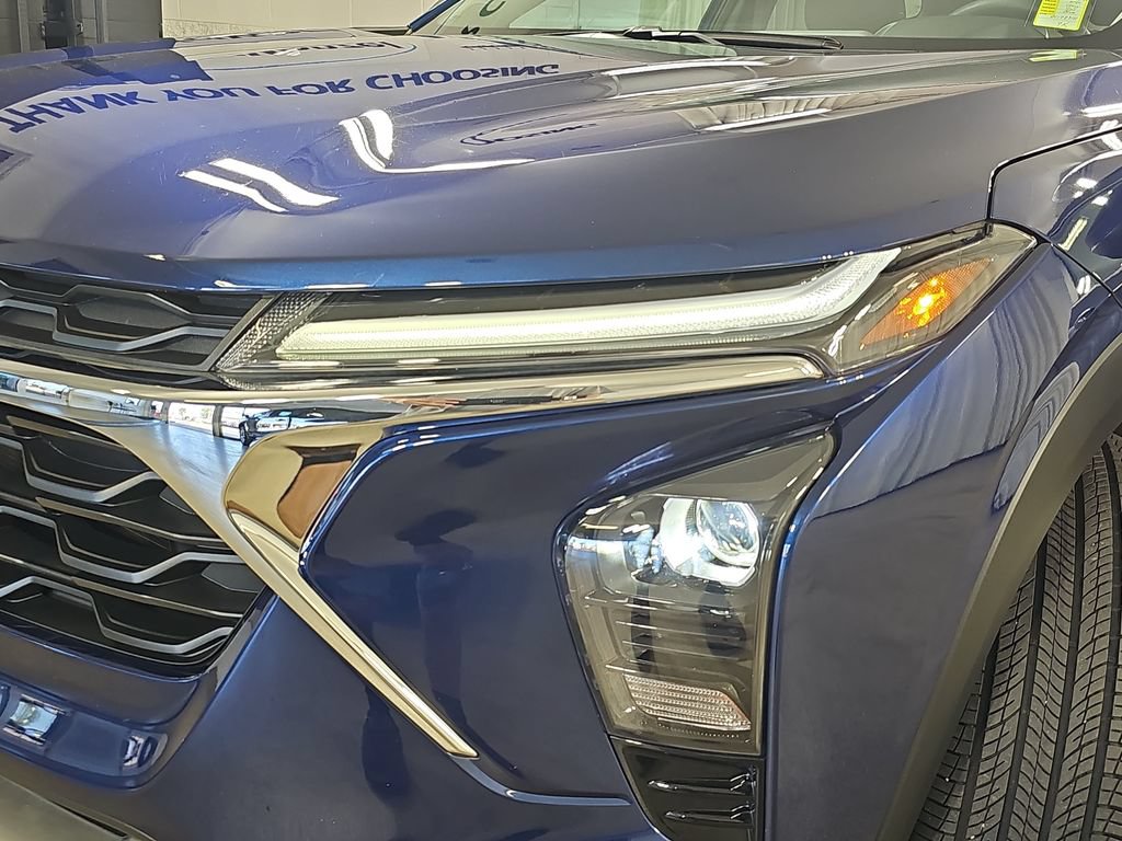 Certified 2024 Chevrolet Trax LT FWD image 35