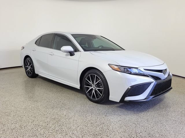 Used 2022 Toyota Camry SE FWD image 4