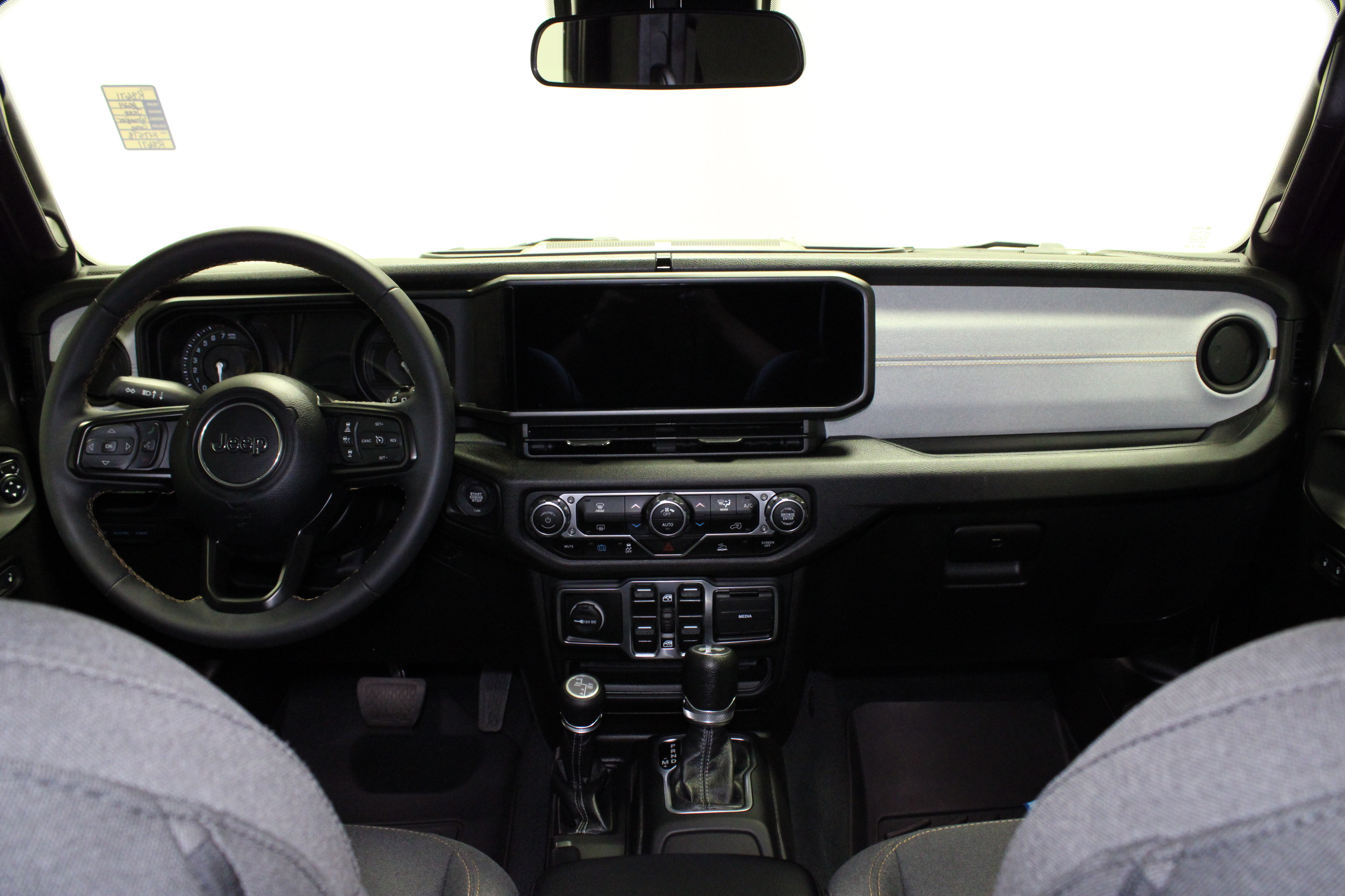 Used 2024 Jeep Wrangler Unlimited AWD/4WD image 18