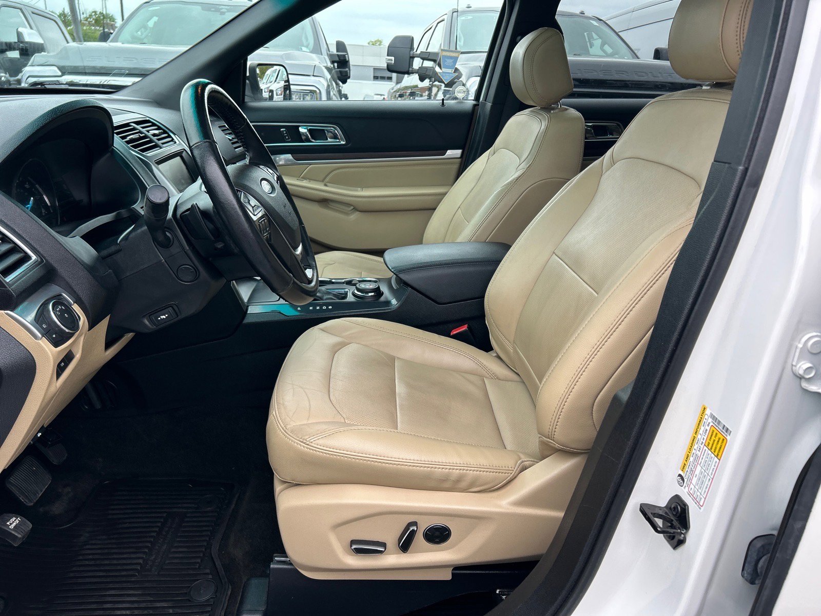 Used 2016 Ford Explorer Limited w/ Equipment Group 301A AWD/4WD image 8