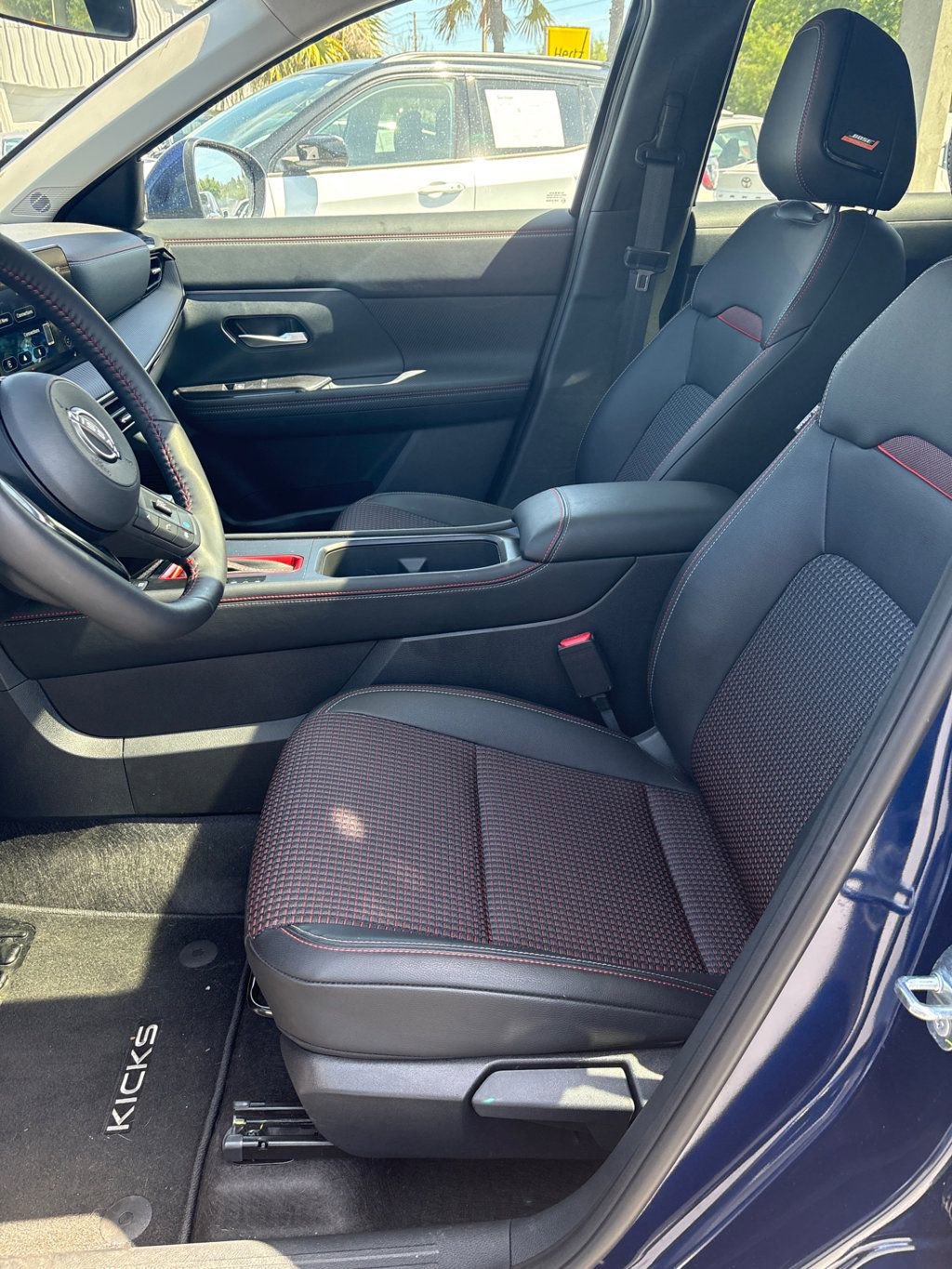 Used 2025 Nissan Kicks SR w/ SR Premium Package FWD image 2
