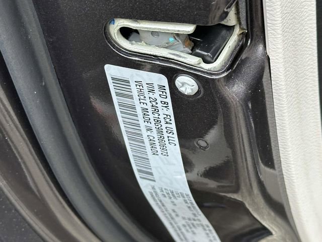 Used 2021 Chrysler Pacifica Touring-L w/ Uconnect Theater Family Group FWD image 10