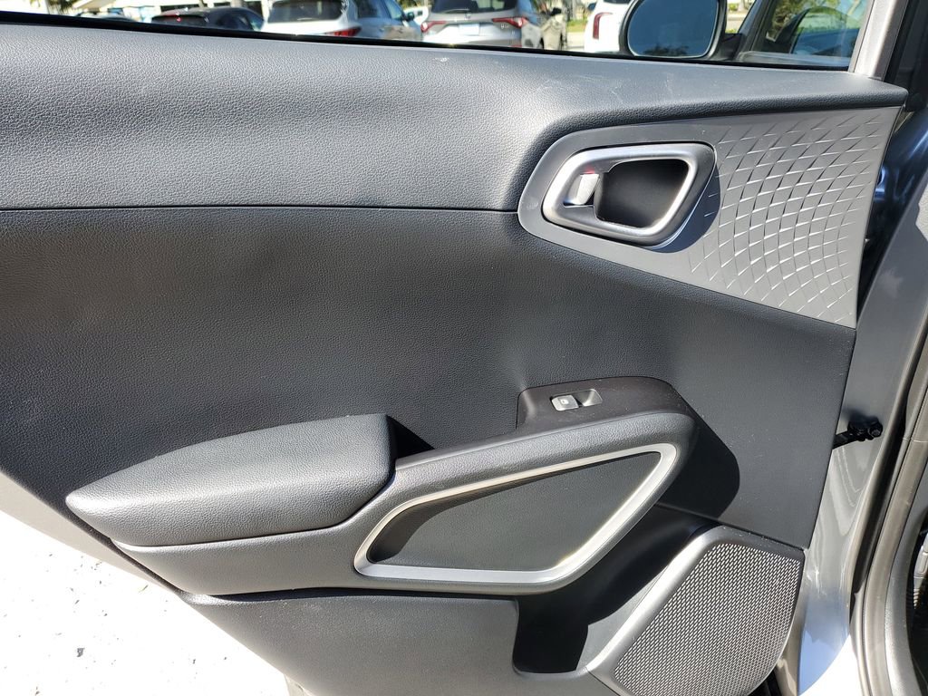 Certified 2023 Kia Soul LX image 17