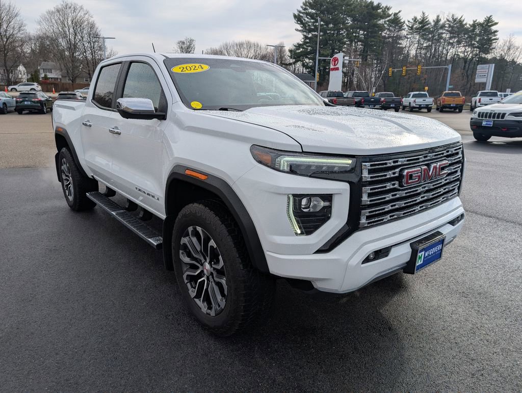 Used 2024 GMC Canyon Denali image 8