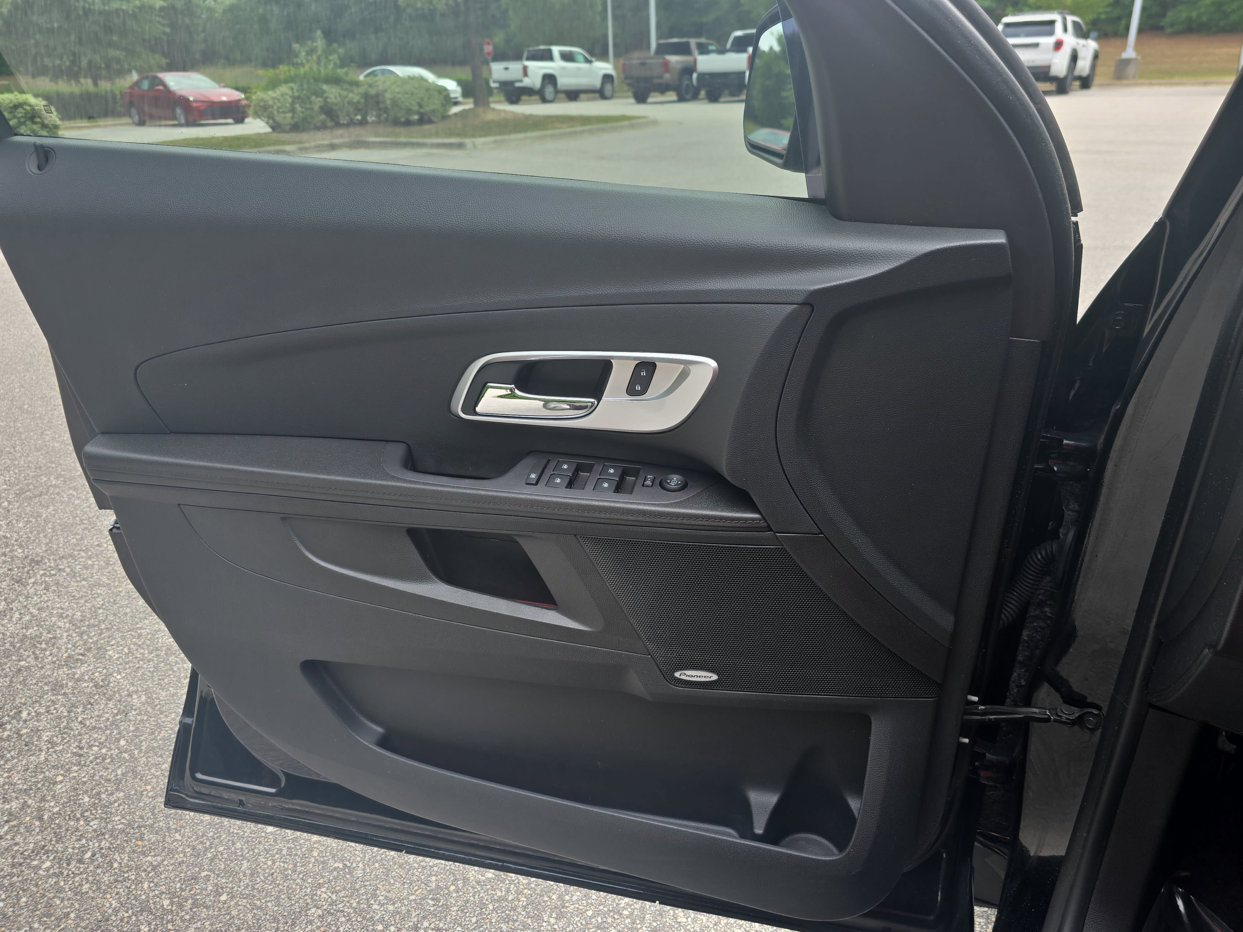 Used 2017 Chevrolet Equinox Premier w/ Enhanced Convenience Package FWD image 27
