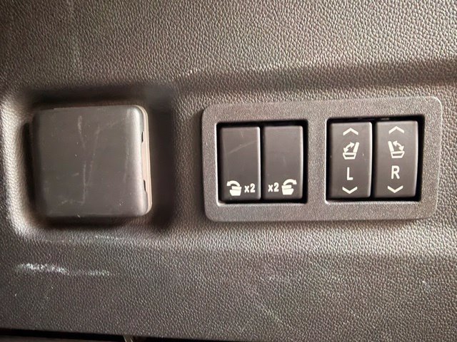 Used 2024 Chevrolet Suburban High Country AWD/4WD image 11