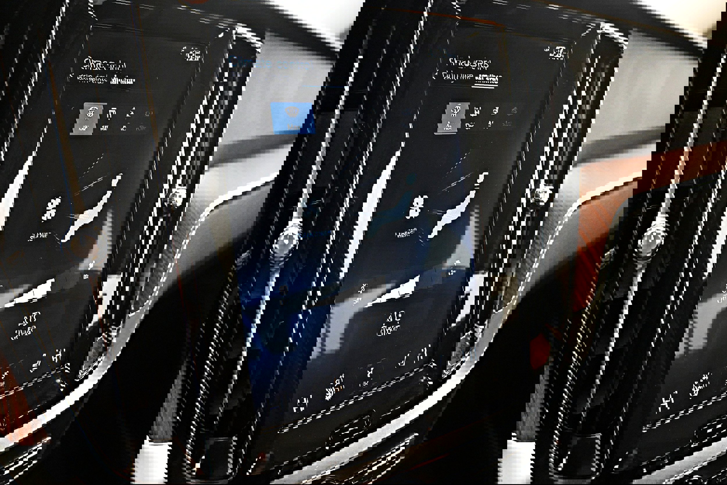 Used 2019 Volvo S60 T6 Momentum w/ Multimedia Package image 13