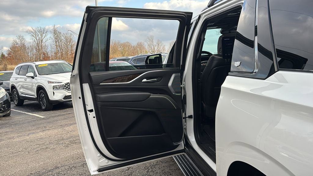 Used 2022 Cadillac Escalade ESV Sport Platinum w/ Heavy-Duty Trailer Package image 30