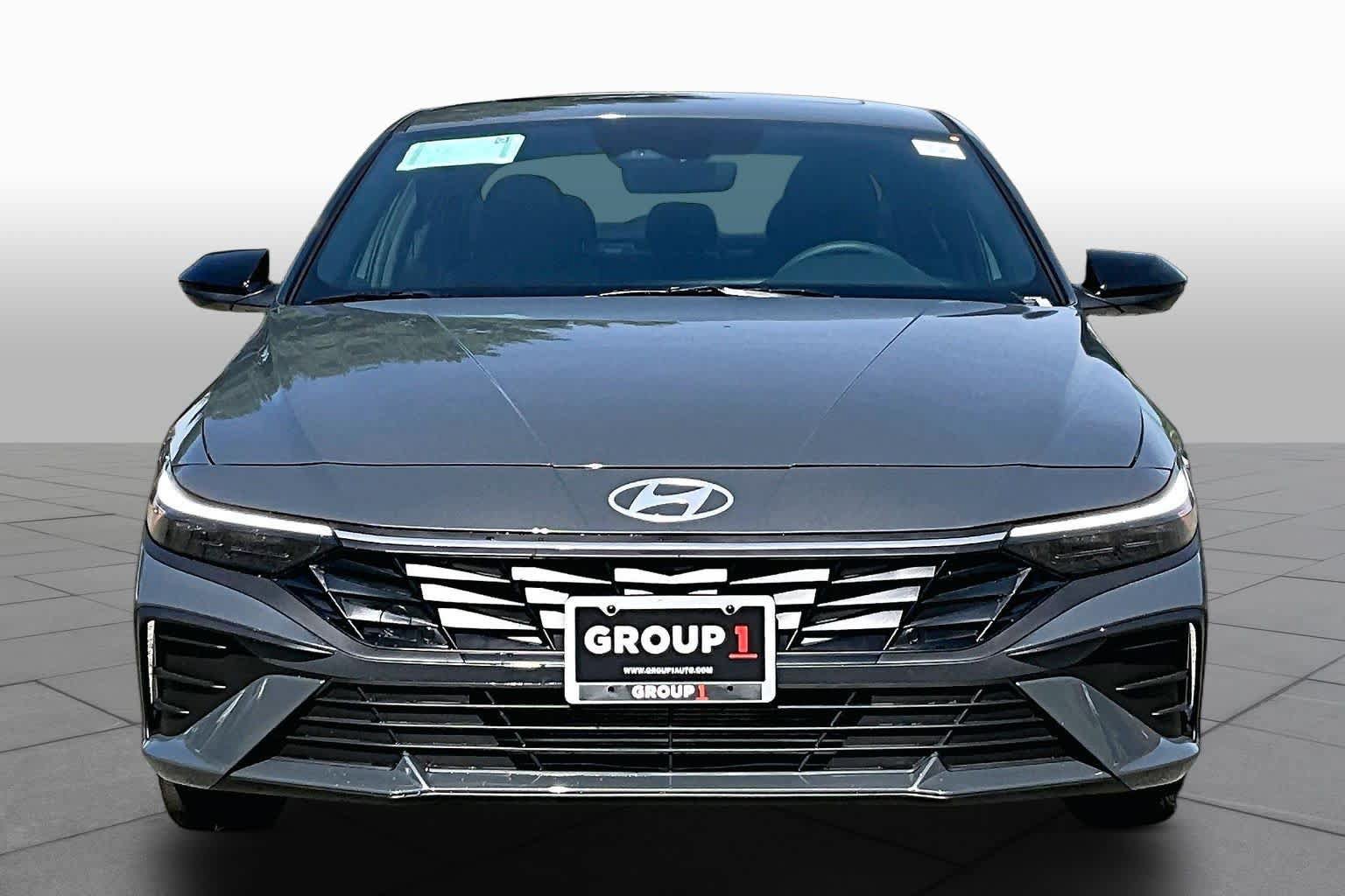 New 2026 Hyundai Elantra SEL Sport FWD image 3